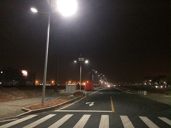 风光互补路灯 太阳能风能路灯 南德太阳能灯饰有限公司
